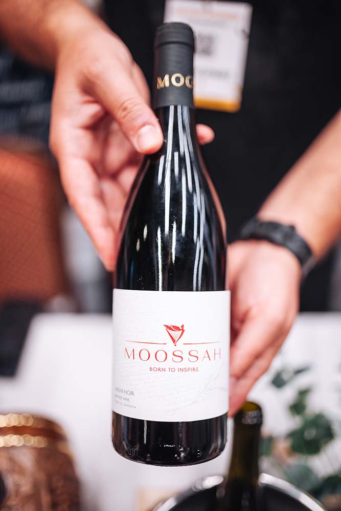 Presenting Moossah Red Wine